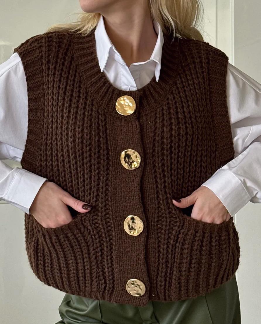 Women's Knitted Vest – Wool Blend – Oversized Fit – Ribbed Knit – Buttons – Pockets