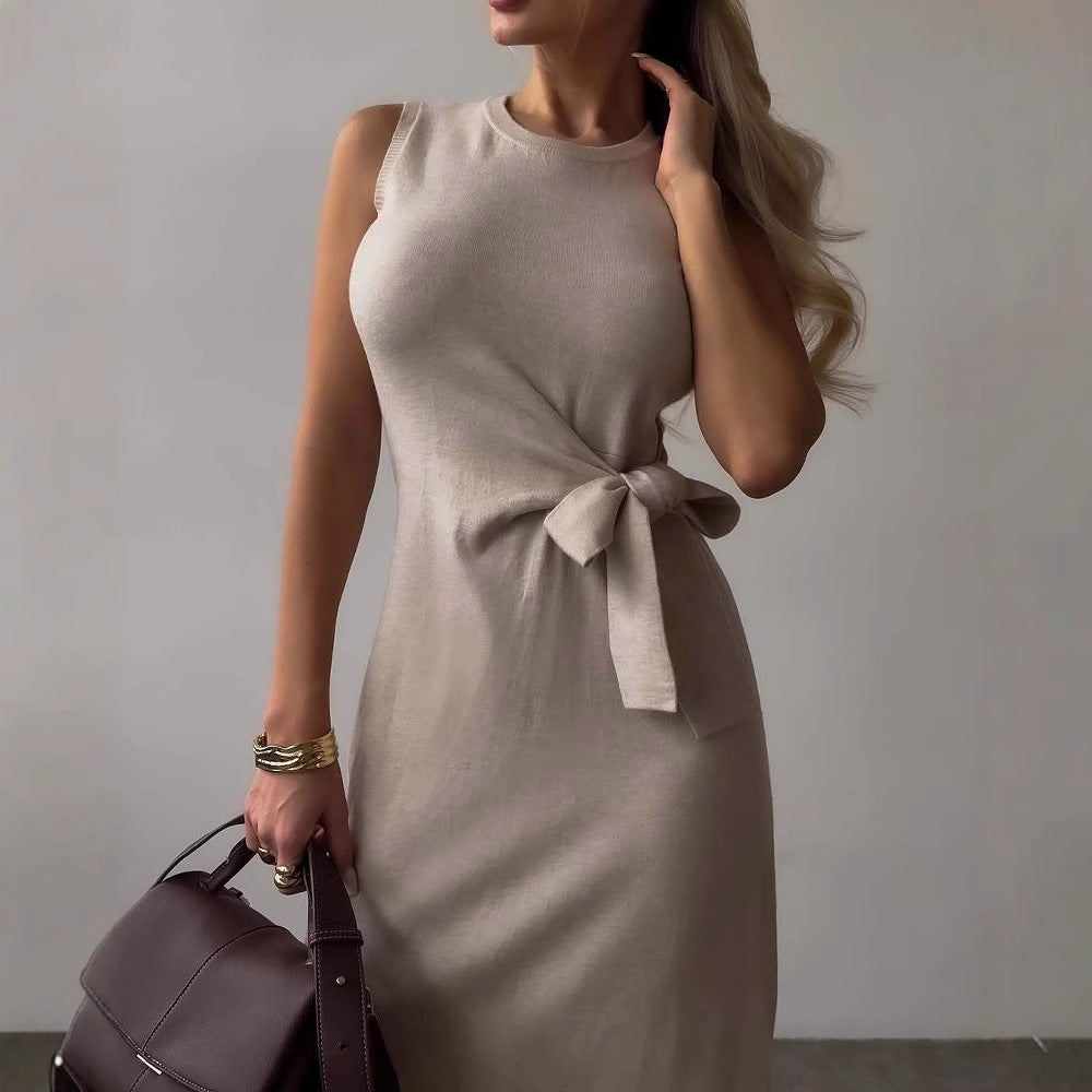 Dress woman – Slim fit – Sleeveless – Waistband with bow – Soft stretch – Slit