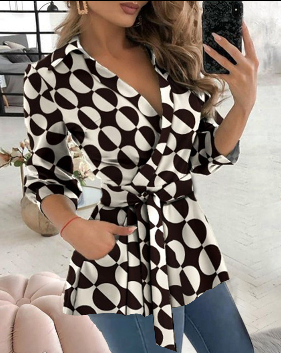 Women's Blouse with Belt – Fitted Fit – V-Neck – Long-Sleeved – Shirt Collar