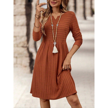 Dress woman – Knitted fabric – Relaxed fit – A-line – V-neck – Long sleeves