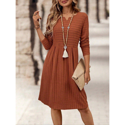 Dress woman – soft knit – relaxed fit – A-line – long sleeves – midi