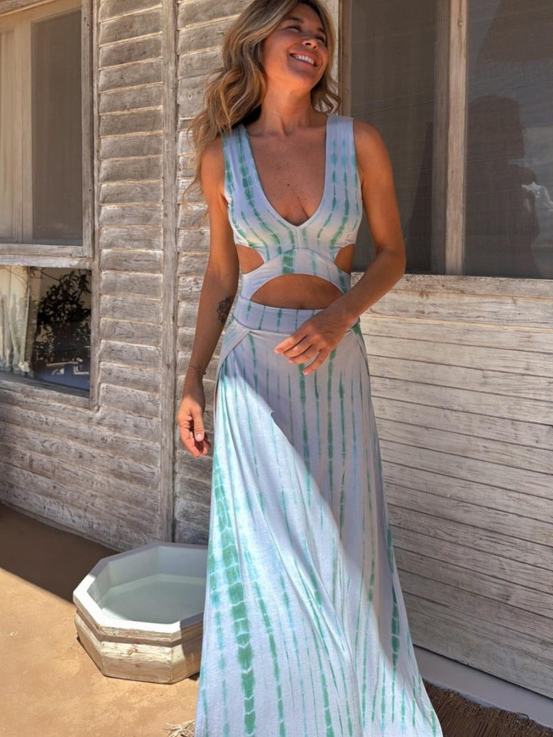 Women's Maxi Dress – Slim Fit – V-Neck – Waist Cut – Lightweight Fabric with Print