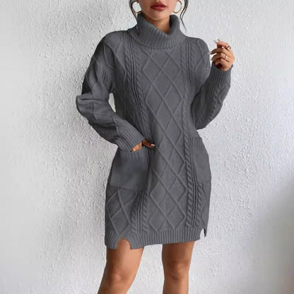 Dame Strikkekjole – Slim Fit – Kabelstrikk – Høy Hals – Lange Ermer – Mini Lengde