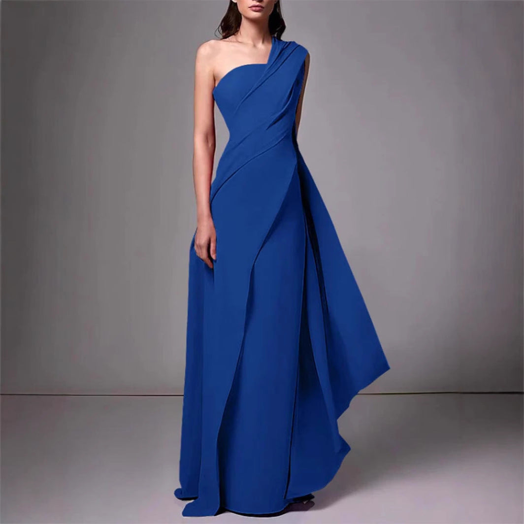 Kjole til dame – Én skulder – Smal passform – Gulvlang – Elegant drapering