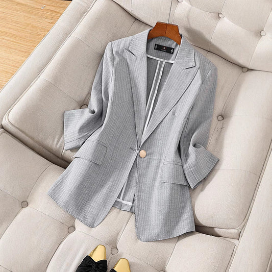 Women's Blazer – Tailored Fit – Luxurious Fabric – 3/4 Sleeves – Single Buttoned