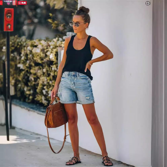 Women's Denim Shorts – Mid-Rise Waist – Relaxed Fit – Frayed Edge – Pockets