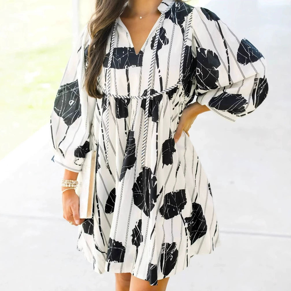 Dress woman – Short model – Loose fit – Floral print – V-neck – Long sleeves