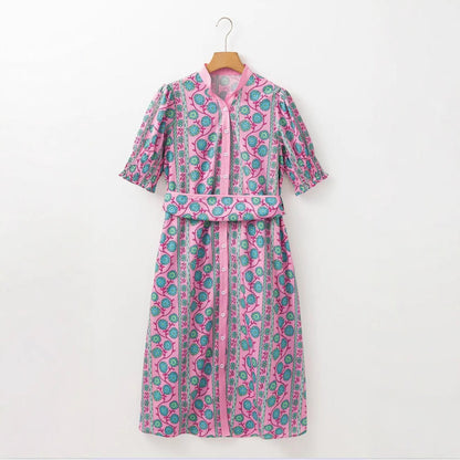 Kjole dame midi – blomsterprint – belte i midjen – pufferm – knappelukking
