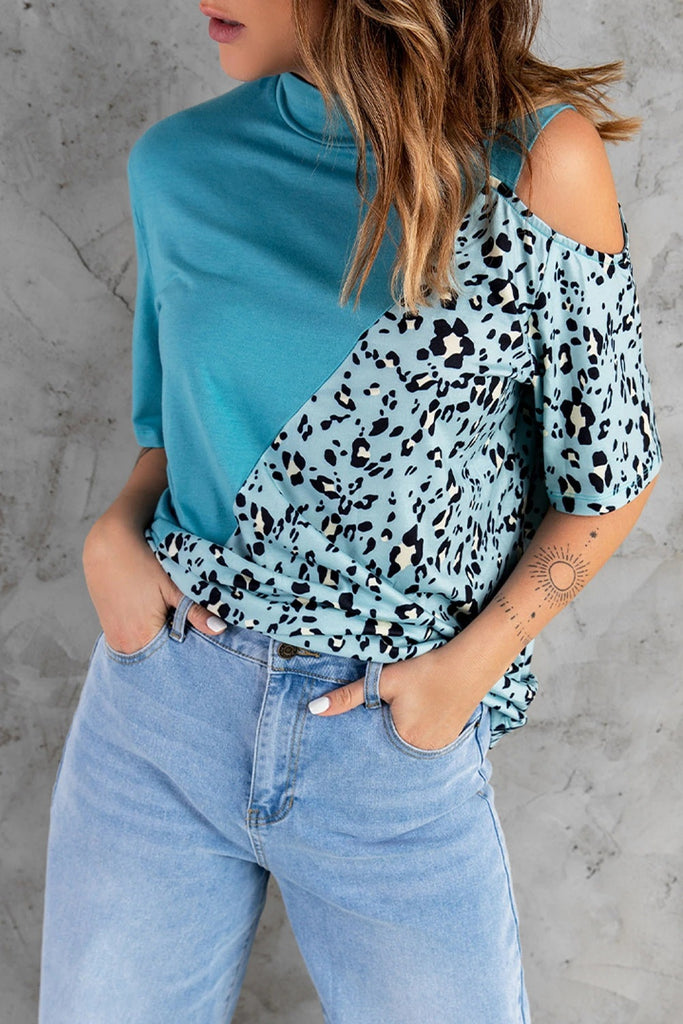 Women's T-shirt – Relaxed fit – Asymmetric cut – Shoulder detail – Animal print