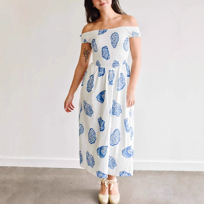 Kjole for dame – Off shoulder – Smocket overdel – A-linje passform – Skjellmønster