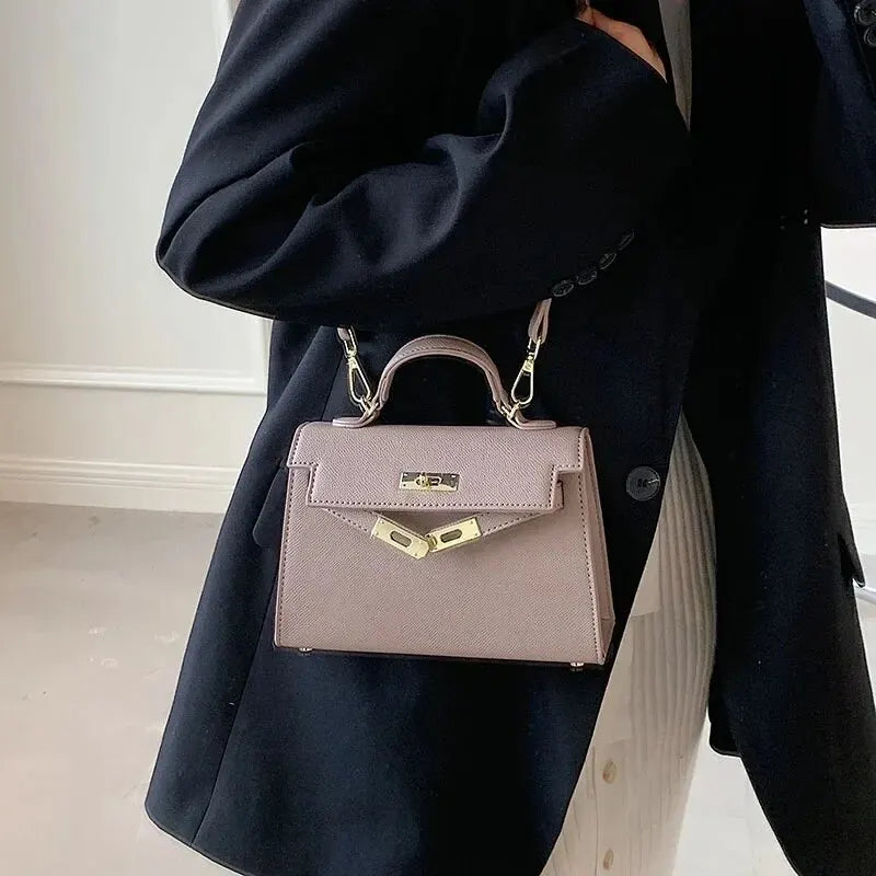 Dame Håndveske - Strukturert Skinn - Avtagbar Stropp - Flap med Lås - Elegant Design