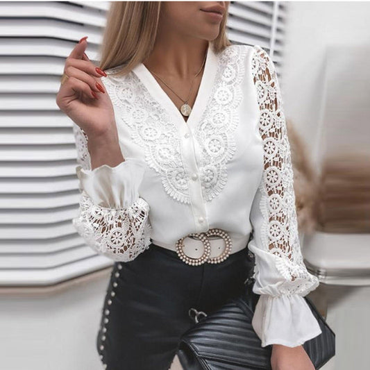 Dame Bluse - Elegant BlondeDetaljer - V-hals - Knapper - Lange Ermer med Rysjekant