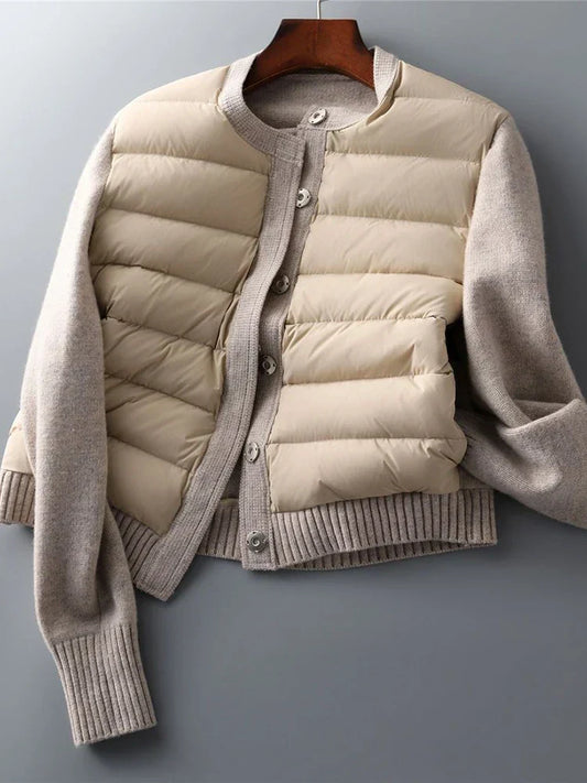 Dame Hybrid Cardigan Jakke - Vattert Front - Strikkede Ermer - Knappe Lukking