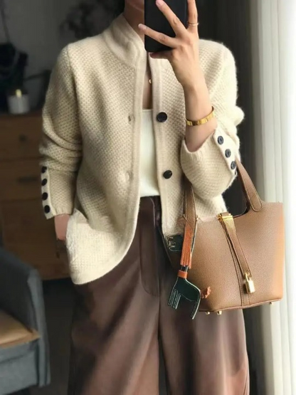 Women's Knitted Cardigan - Wool Blend - V-Neck - Buttons and Front Pockets - Long-Sleeved