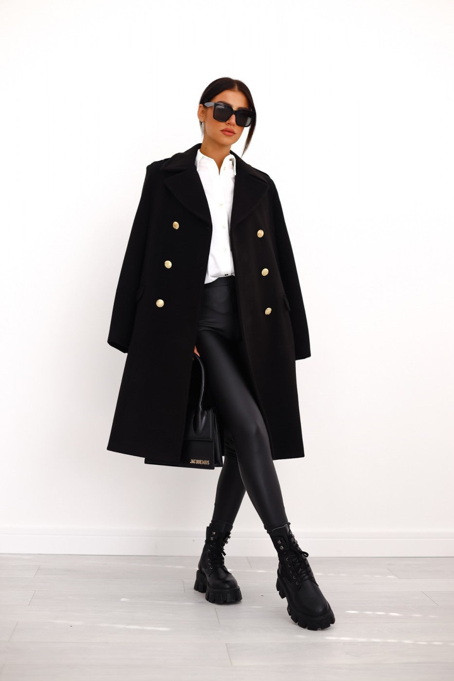 Women's Coat - Double-Breasted Wool Blend - Tailored Fit - Knee-Length with Side Pockets