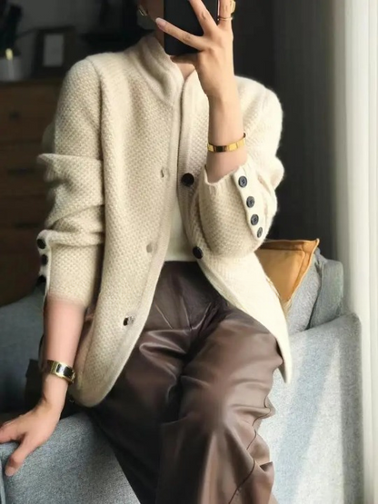 Women's Knitted Cardigan - Wool Blend - V-Neck - Buttons and Front Pockets - Long-Sleeved