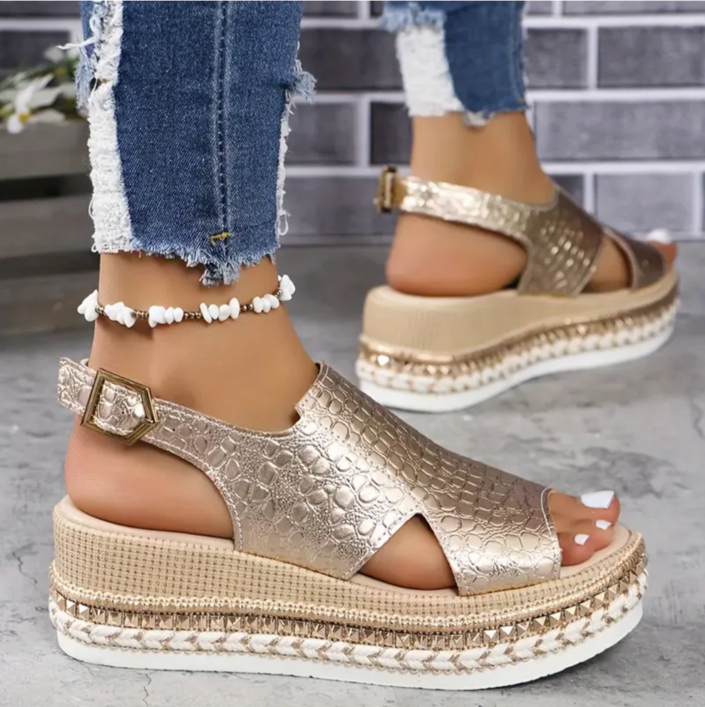 Women's Sandals – Open Toe – Platform Sole – Adjustable Strap – Padded Comfort