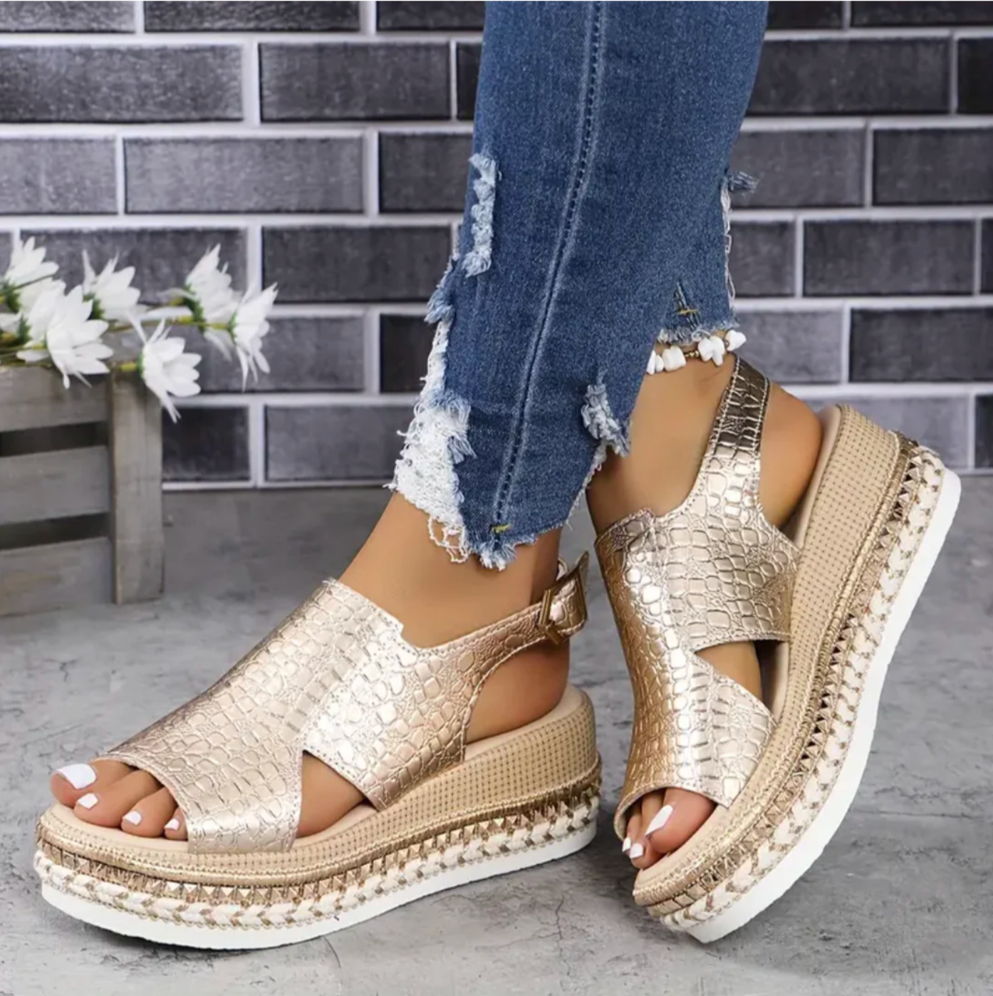 Women's Sandals – Open Toe – Platform Sole – Adjustable Strap – Padded Comfort