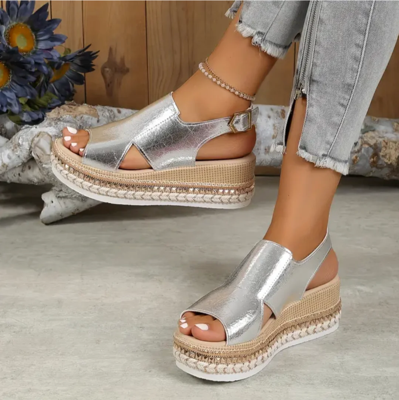 Women's Sandals – Open Toe – Platform Sole – Adjustable Strap – Padded Comfort