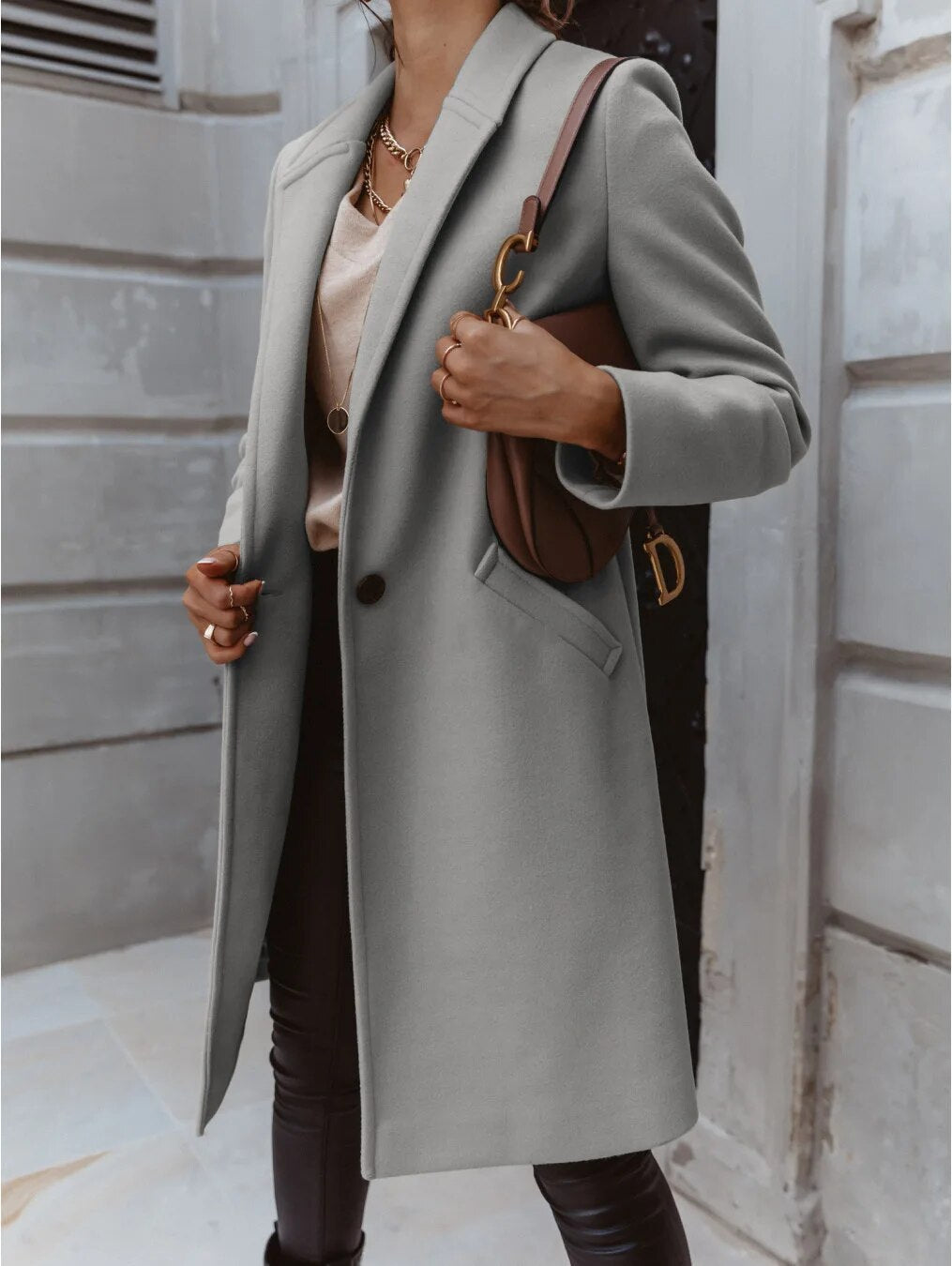 Women's Overcoat – Wool Blend – Tailored Fit – Classic Notch Collar – Elegant Design