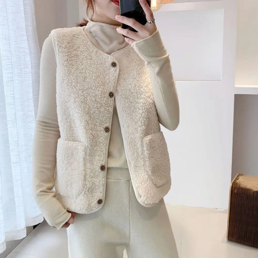 Dame Teddyvest - Myk Fuskesau - Knapper - V-hals - Frontlommer
