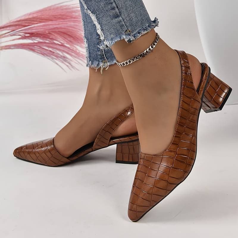 Damesko Slingback Hæler – Spiss Tå – Krokodillepreget Skinn – Blokkhæl Eleganse