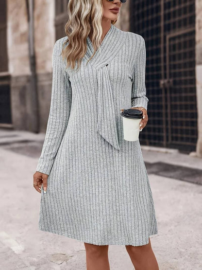 Dress in Ribbed Knit for Women – V-neck with Tie Detail – Long-sleeved – Comfortable Fit