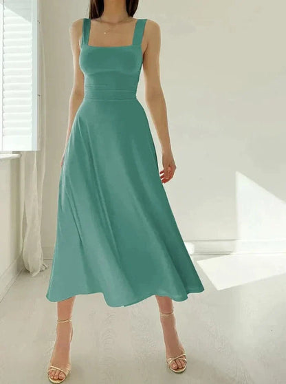 Jette - Elegant, ensfarget kjole