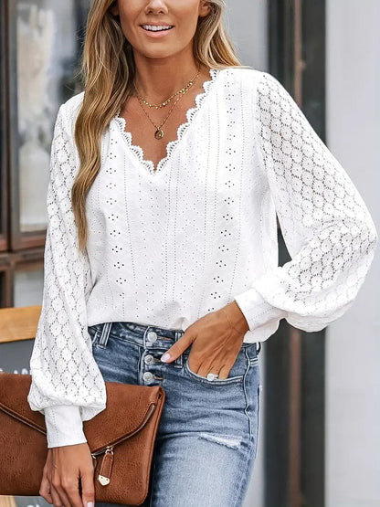 Damebluse - Broderie Anglaise - V-hals med Scallop Kant - Puffermer - Løs Passform