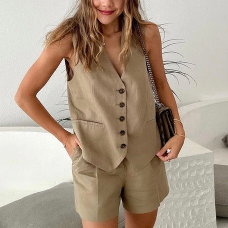 Women's Set – Elegant Vest and Shorts – Button Closure – Tailored Fit – Breathable Cotton/Linen