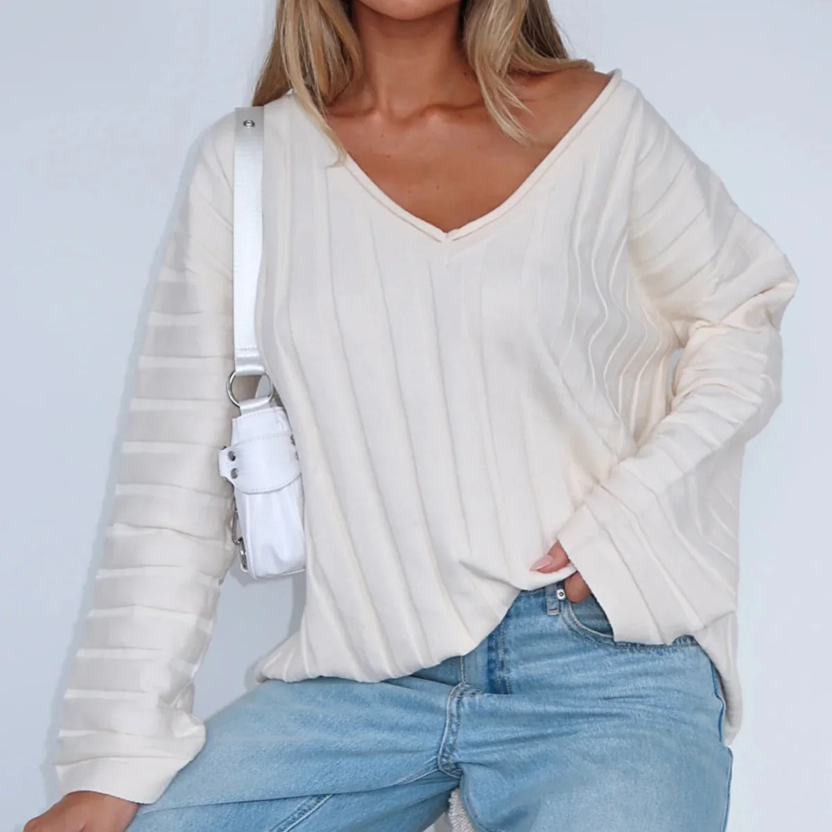 Women's Sweater – V-neck – Relaxed Fit – Soft Wool Blend – Ribbed Sleeves