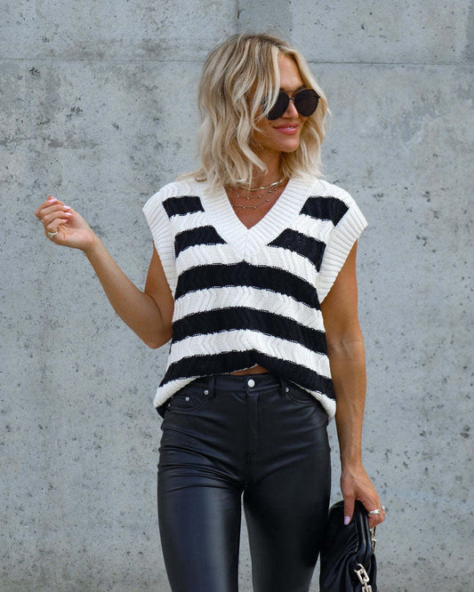 Women's Top – Sleeveless Knit – Relaxed Fit – V-neck – Wide Stripe Pattern