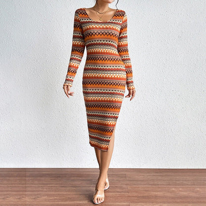 Dress woman – Midi – Tight fit – Scoop neck – Long sleeves – Geometric pattern – Asymmetric slit