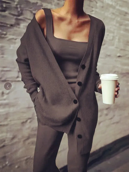 Women's Cardigan – Knitted Wool Blend – Relaxed Fit – Buttons and Pockets