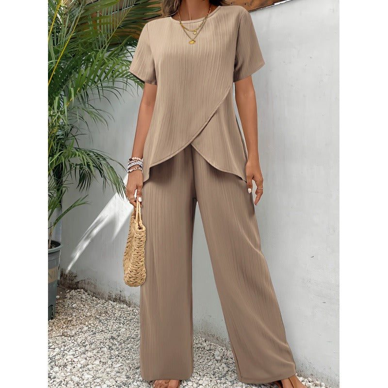 Women's Two-Piece Set – Relaxed Fit – Pleated Fabric – Wide Pants – Short Sleeve