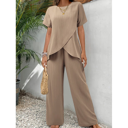 Women's Two-Piece Set – Relaxed Fit – Pleated Fabric – Wide Pants – Short Sleeve