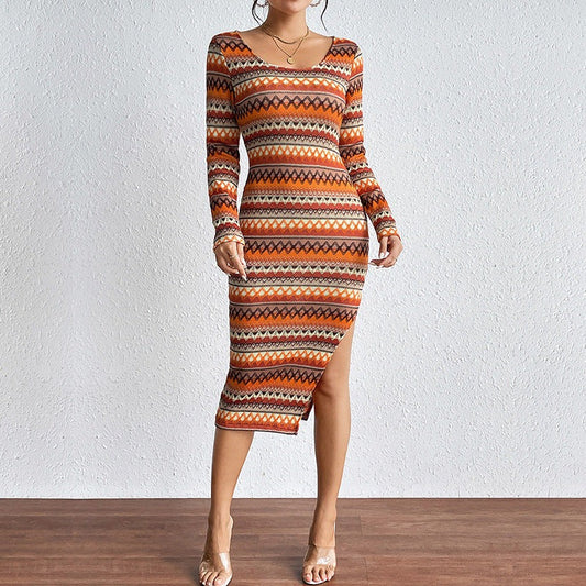 Dress woman – Midi – Tight fit – Scoop neck – Long sleeves – Geometric pattern – Asymmetric slit