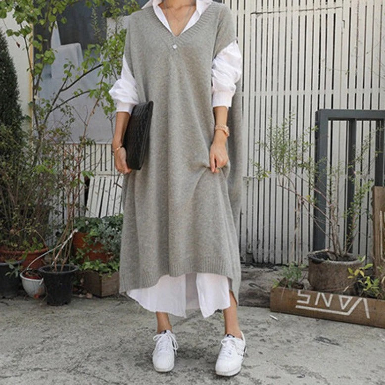 Women's Dress Knitted – Relaxed Fit – V-Neck – Mid-Length – Soft Wool Feel
