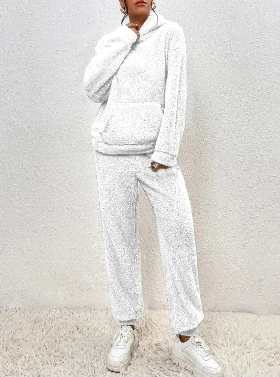 Women's Lounge Set – Teddy Fleece – Relaxed Fit – Hood and Kangaroo Pocket