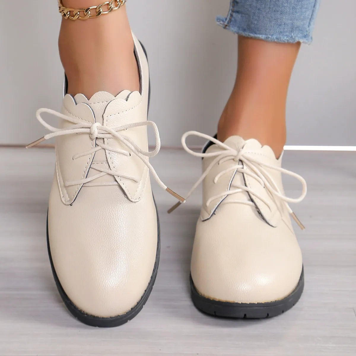 Women's shoes with lacing – Leather – Chunky heel – Wavy edge – Classic fit