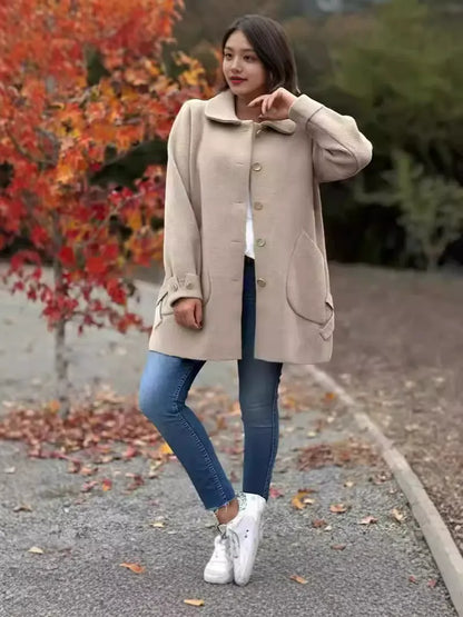 Women's Coat in Wool – Relaxed Fit – Mid-Length – Button Front – Large Pockets