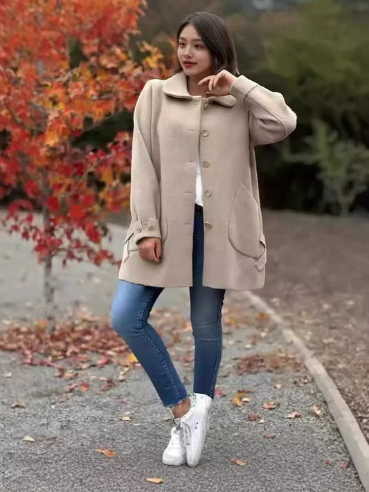 Women's Coat in Wool – Relaxed Fit – Mid-Length – Button Front – Large Pockets