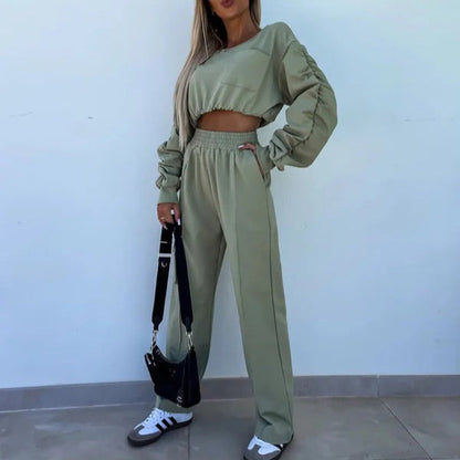 Women's Training Set – Cropped Sweater – Soft Knit – Relaxed Fit – Cargo Pants