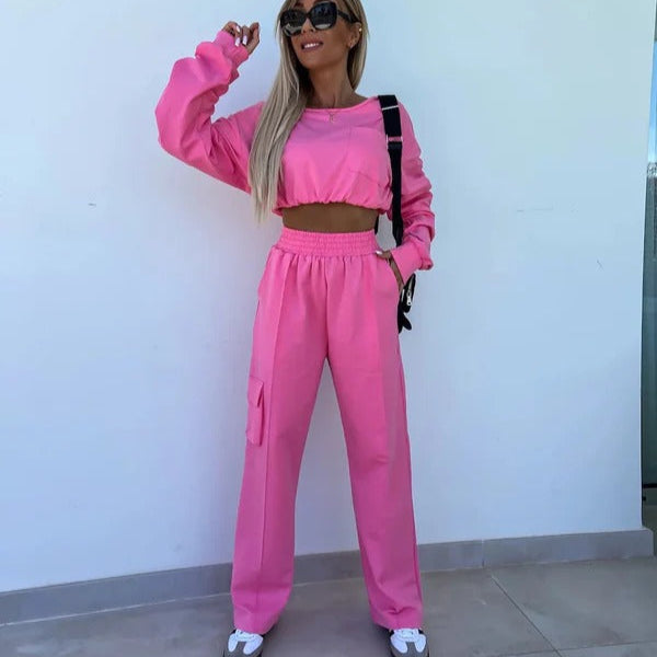 Women's Training Set – Cropped Sweater – Soft Knit – Relaxed Fit – Cargo Pants