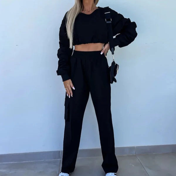 Women's Training Set – Cropped Sweater – Soft Knit – Relaxed Fit – Cargo Pants