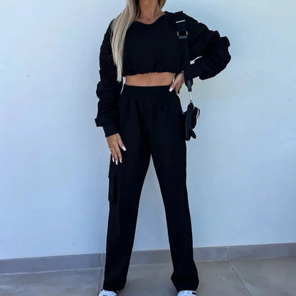 Women's Training Set – Cropped Sweater – Soft Knit – Relaxed Fit – Cargo Pants