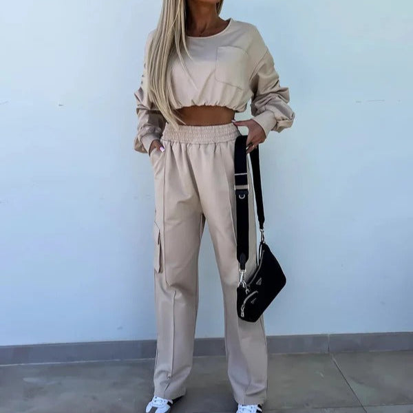 Women's Training Set – Cropped Sweater – Soft Knit – Relaxed Fit – Cargo Pants