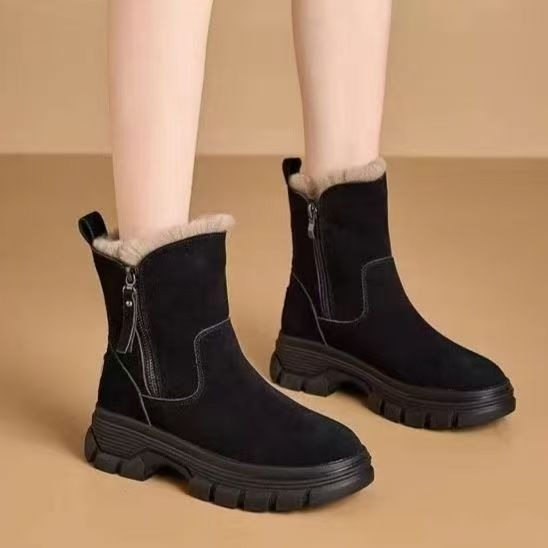 Women's winter boots – Suede finish – Lined with faux fur – Mid-height shaft – Zipper – Sturdy sole