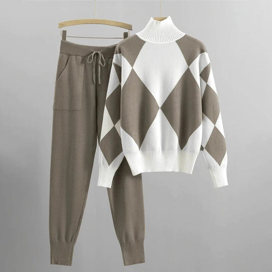 Women's Cozy Suit – Knitted Set – Relaxed Fit – Argyle Pattern – Ribbed Edges