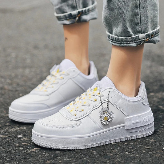Women's sneakers – low top – breathable toe – comfort fit – leather look – lacing
